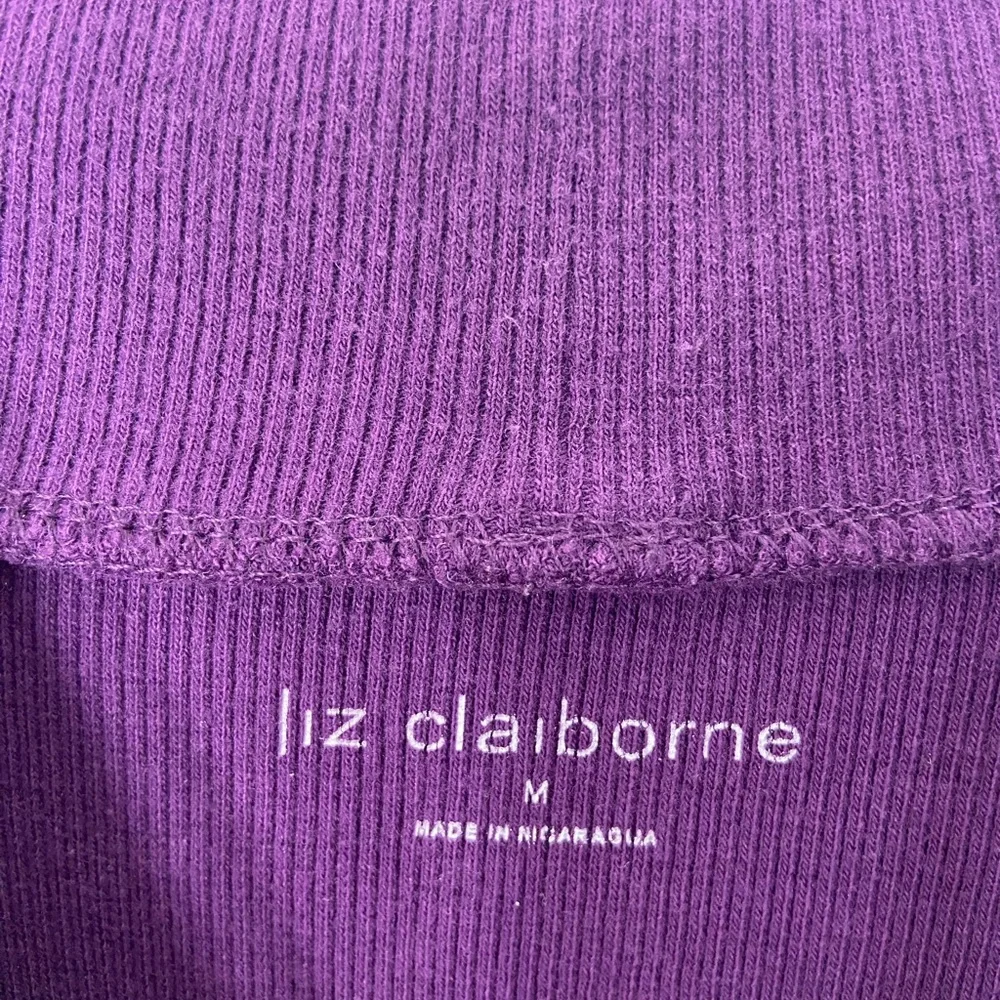 EUC Liz Claiborne women’s purple soft knit turtleneck stretch sweater medium‎